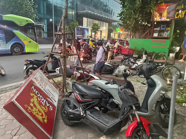 38 tuyến phố Hà Nội có nguy cơ ngập sau cơn mưa dông chiều nay- Ảnh 2.