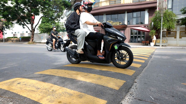 Cận cảnh con đường 'độc lạ' 350m có tới 17 gồ, gờ ở Phú Thọ- Ảnh 4.