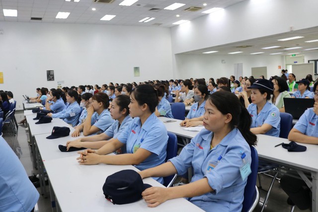 Hội thảo nâng cao nhận thức chăm sóc sức khỏe chủ động cho 200 công nhân nữ- Ảnh 2.