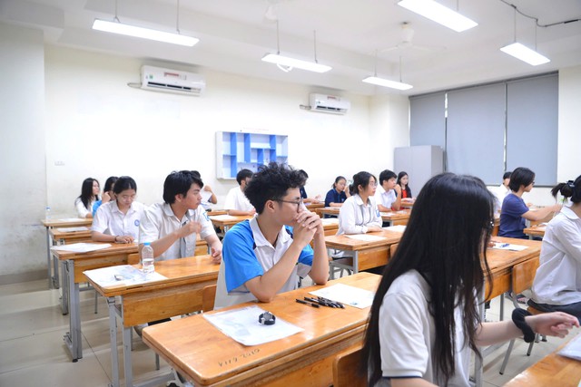 Chuyên gia nước ngoài nói gì về đề thi tiếng Anh tốt nghiệp THPT 2025?- Ảnh 1.
