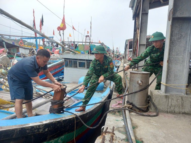 Nghệ An cấm tàu thuyền ra khơi từ 5h sáng 21/7- Ảnh 1.