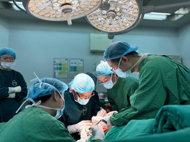 Phẫu thuật thành công khối u sắc tố khổng lồ ở lưng bé 8 tuổi- Ảnh 2.