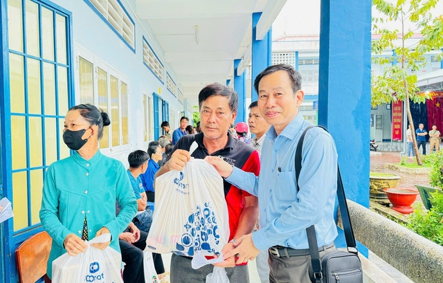Nhiều cơ sở y tế TPHCM triển khai hoạt động tri ân dịp 27/7- Ảnh 2. Nhiều cơ sở y tế TPHCM triển khai hoạt động tri ân dịp 27/7- Ảnh 2.