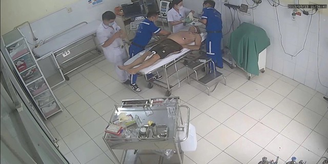 Video ‘thần tốc’ ép tim cứu người ngưng tim, ngưng thở trên bãi biển Nha Trang- Ảnh 1. Video ‘thần tốc’ ép tim cứu người ngưng tim, ngưng thở trên bãi biển Nha Trang- Ảnh 1.