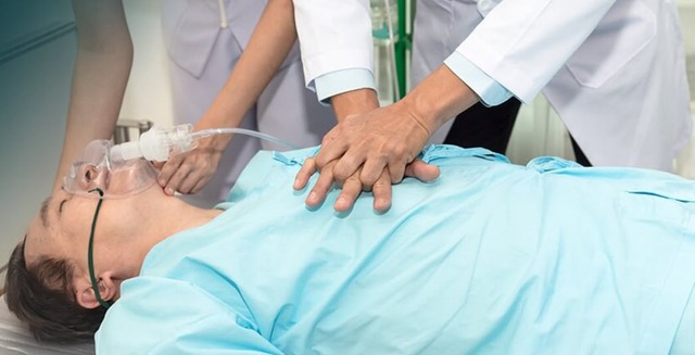 Nhận biết sớm đột quỵ và ngừng tim để cứu đúng cách- Ảnh 1.
