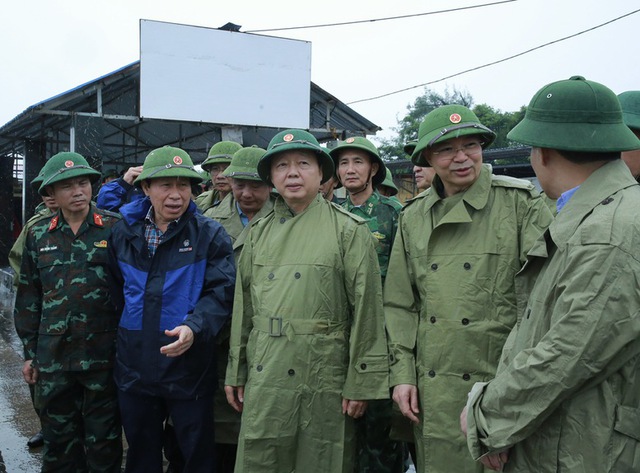 Phó Thủ tướng Trần Hồng Hà kiểm tra, chỉ đạo công tác phòng, chống bão số 3 ở Hải Phòng- Ảnh 3. Phó Thủ tướng Trần Hồng Hà kiểm tra, chỉ đạo công tác phòng, chống bão số 3 ở Hải Phòng- Ảnh 3.