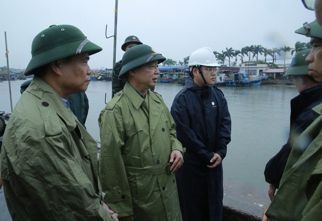 Phó Thủ tướng Trần Hồng Hà kiểm tra, chỉ đạo công tác phòng, chống bão số 3 ở Hải Phòng- Ảnh 1. Phó Thủ tướng Trần Hồng Hà kiểm tra, chỉ đạo công tác phòng, chống bão số 3 ở Hải Phòng- Ảnh 1.