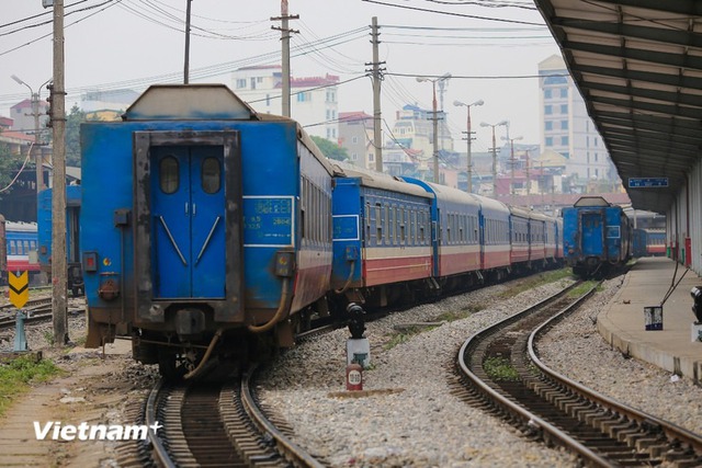 Dừng, giãn chạy tàu hỏa và di chuyển tàu thuyền an toàn để ứng phó bão số 3- Ảnh 1. Dừng, giãn chạy tàu hỏa và di chuyển tàu thuyền an toàn để ứng phó bão số 3- Ảnh 1.