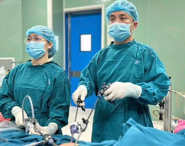 'Giải cứu' dạ dày bị xoắn cho bé trai 2 tuổi ở Quảng Ngãi - Ảnh 1.