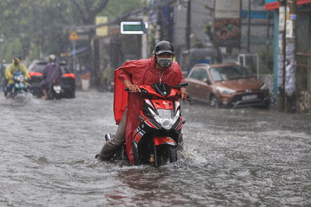 Nhiều khu vực mưa dông, nguy cơ sạt lở cao sau bão số 3- Ảnh 2. Nhiều khu vực mưa dông, nguy cơ sạt lở cao sau bão số 3- Ảnh 2.