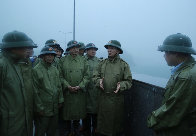 Phó Thủ tướng: Trọng tâm ứng phó lúc này là mưa lớn, cần rà soát kỹ lưỡng vùng nguy cơ sạt lở, lũ ống, lũ quét- Ảnh 3. Phó Thủ tướng: Trọng tâm ứng phó lúc này là mưa lớn, cần rà soát kỹ lưỡng vùng nguy cơ sạt lở, lũ ống, lũ quét- Ảnh 3.