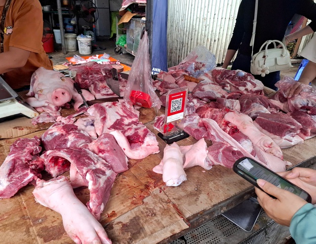 Lo sợ dịch tả lợn châu Phi, người dân rủ nhau 'đụng lợn' để ăn dần- Ảnh 2.