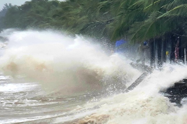 Biển Đông đón bão số 4 có tên là Cỏ may- Ảnh 2. Biển Đông đón bão số 4 có tên là Cỏ may- Ảnh 2.