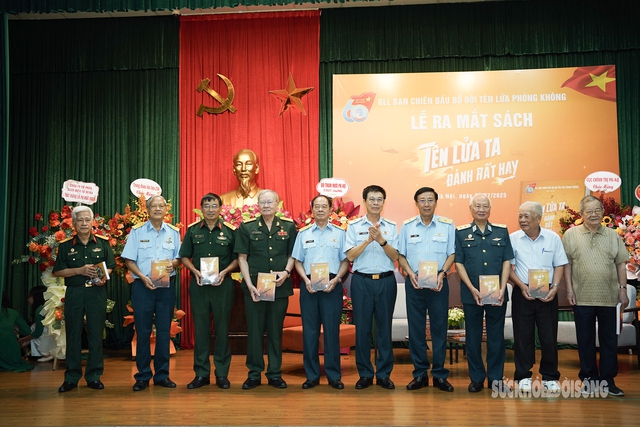 'Tên lửa ta đánh rất hay' - bản trường ca yêu nước gửi thế hệ trẻ- Ảnh 1. 'Tên lửa ta đánh rất hay' - bản trường ca yêu nước gửi thế hệ trẻ- Ảnh 1.