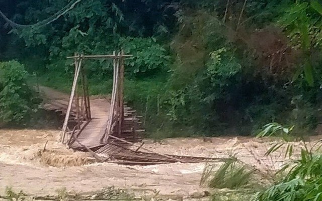 Hơn 300 người xuyên đêm gia cố đê sông Tam Điệp- Ảnh 3. Hơn 300 người xuyên đêm gia cố đê sông Tam Điệp- Ảnh 3.