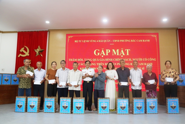 Vùng 4 Hải quân tri ân các gia đình chính sách- Ảnh 1. Vùng 4 Hải quân tri ân các gia đình chính sách- Ảnh 1.