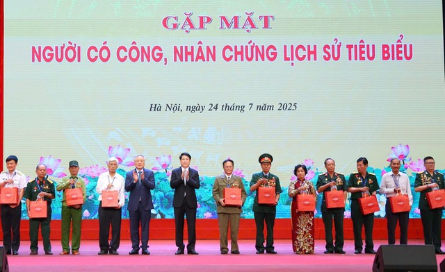 Tổng Bí thư Tô Lâm: Sự hy sinh của các anh hùng liệt sĩ đã làm cho đất nước nở hoa độc lập, kết trái tự do- Ảnh 3. Tổng Bí thư Tô Lâm: Sự hy sinh của các anh hùng liệt sĩ đã làm cho đất nước nở hoa độc lập, kết trái tự do- Ảnh 3.