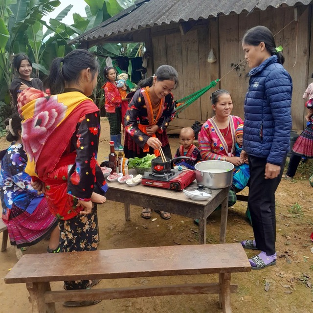Mở rộng mô hình y tế lưu động và tư vấn dinh dưỡng tại thôn bản vùng dân tộc thiểu số- Ảnh 2. Mở rộng mô hình y tế lưu động và tư vấn dinh dưỡng tại thôn bản vùng dân tộc thiểu số- Ảnh 2.