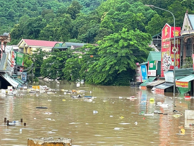 Mưa lớn kéo dài, thêm nhiều tỉnh có nguy cơ lũ quét, sạt lở đất- Ảnh 2. Mưa lớn kéo dài, thêm nhiều tỉnh có nguy cơ lũ quét, sạt lở đất- Ảnh 2.