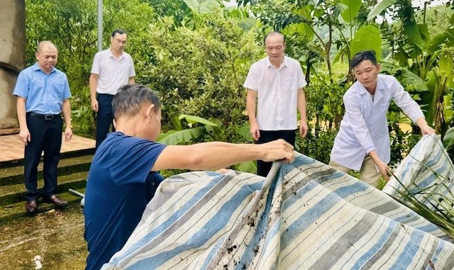 Thanh Hóa: Khẩn cấp triển khai các biện pháp phòng chống dịch bệnh sau mưa lũ- Ảnh 4. Thanh Hóa: Khẩn cấp triển khai các biện pháp phòng chống dịch bệnh sau mưa lũ- Ảnh 4.