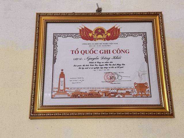 Mẹ liệt sĩ - Thiếu tá Nguyễn Đăng Khải: 'Con tôi đã có một hành trình vinh quang'- Ảnh 2. Mẹ liệt sĩ - Thiếu tá Nguyễn Đăng Khải: 'Con tôi đã có một hành trình vinh quang'- Ảnh 2.