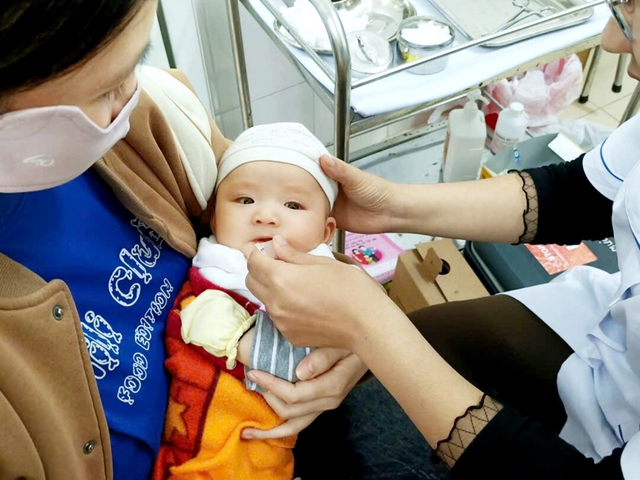 Hoàn thiện chính sách dân số: Giải pháp cấp thiết cho bài toán mức sinh giảm và già hóa dân số- Ảnh 1. Hoàn thiện chính sách dân số: Giải pháp cấp thiết cho bài toán mức sinh giảm và già hóa dân số- Ảnh 1.