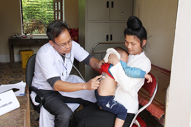 Nâng cao sức khỏe bà mẹ, trẻ em: Khi trưởng bản, hội phụ nữ 'gõ cửa từng nhà' vận động tiêm chủng- Ảnh 2. Nâng cao sức khỏe bà mẹ, trẻ em: Khi trưởng bản, hội phụ nữ 'gõ cửa từng nhà' vận động tiêm chủng- Ảnh 2.