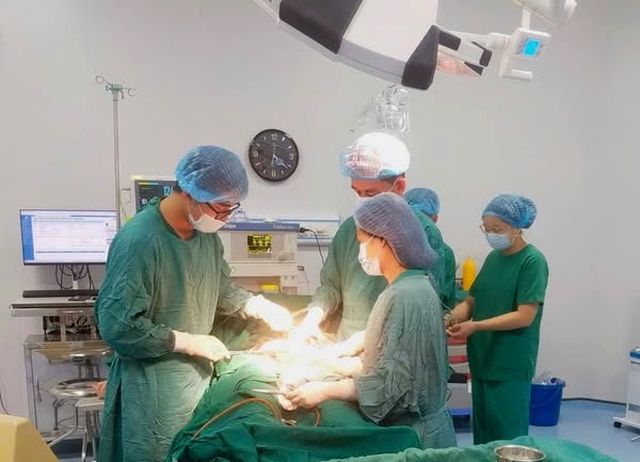 Cán bộ y tế ở Nghệ An hiến máu cứu sản phụ trong đêm- Ảnh 1.