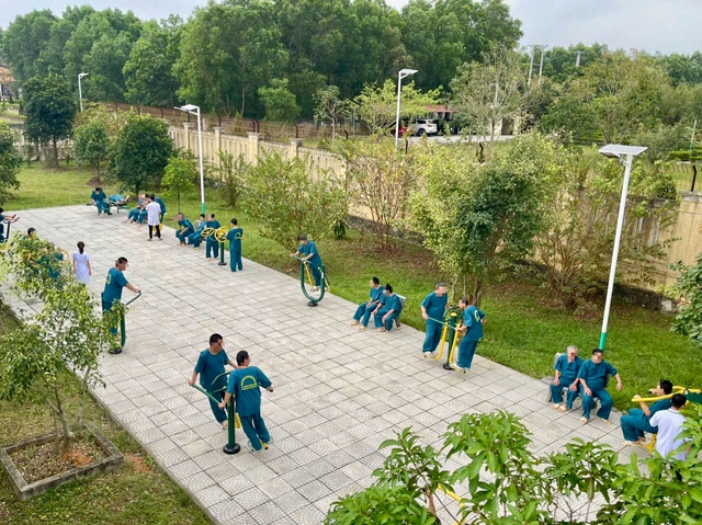 Dạy nghề, dạy văn hóa cho người bệnh tâm thần để giúp họ tái hòa nhập cộng đồng- Ảnh 1. Dạy nghề, dạy văn hóa cho người bệnh tâm thần để giúp họ tái hòa nhập cộng đồng- Ảnh 1.