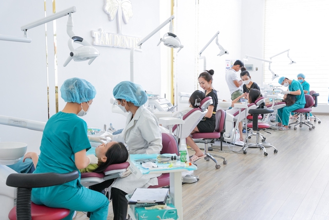 Đi tái khám, nữ sinh sững sờ khi thấy phòng khám niềng răng đã 'biến mất'- Ảnh 2. Đi tái khám, nữ sinh sững sờ khi thấy phòng khám niềng răng đã 'biến mất'- Ảnh 2.