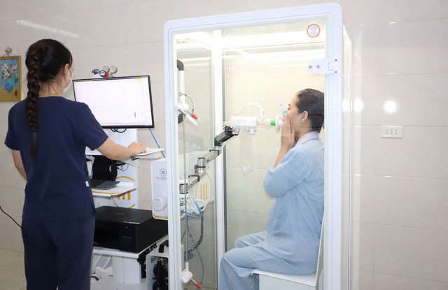 Nghệ An lần đầu tiên ứng dụng kỹ thuật phế thân ký hiện đại trong chẩn đoán bệnh hô hấp
- Ảnh 3. Nghệ An lần đầu tiên ứng dụng kỹ thuật phế thân ký hiện đại trong chẩn đoán bệnh hô hấp
- Ảnh 3.