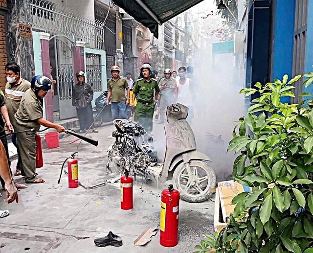 Cháy xe điện: Nguy cơ từ đâu và làm sao để sạc an toàn?- Ảnh 2. Cháy xe điện: Nguy cơ từ đâu và làm sao để sạc an toàn?- Ảnh 2.