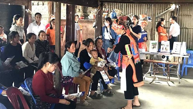 Cô đỡ thôn bản – điểm tựa không thể thiếu trong chăm sóc sức khỏe bà mẹ, trẻ em vùng cao- Ảnh 1. Cô đỡ thôn bản – điểm tựa không thể thiếu trong chăm sóc sức khỏe bà mẹ, trẻ em vùng cao- Ảnh 1.