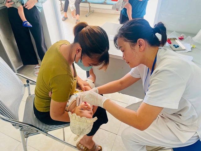 Khám sàng lọc, đánh giá dinh dưỡng định kỳ cho phụ nữ mang thai và trẻ em dưới 2 tuổi- Ảnh 1.