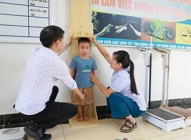 Khám sàng lọc, đánh giá dinh dưỡng định kỳ cho phụ nữ mang thai và trẻ em dưới 2 tuổi- Ảnh 2.