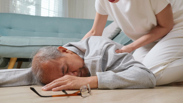 Bác sĩ chỉ cách phân biệt đột quỵ và đột tử để sơ cứu đúng cách- Ảnh 2. Bác sĩ chỉ cách phân biệt đột quỵ và đột tử để sơ cứu đúng cách- Ảnh 2.