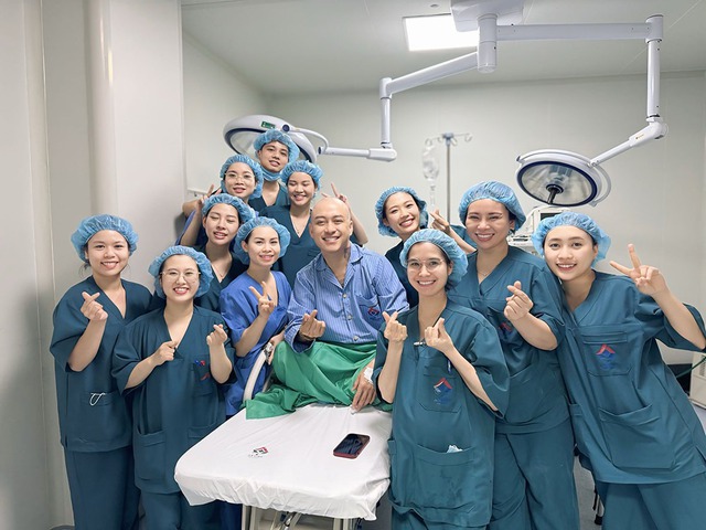 Tình trạng sức khỏe của Tuấn Hưng sau phẫu thuật polyp dây thanh, phải tạm dừng ca hát- Ảnh 1. Tình trạng sức khỏe của Tuấn Hưng sau phẫu thuật polyp dây thanh, phải tạm dừng ca hát- Ảnh 1.