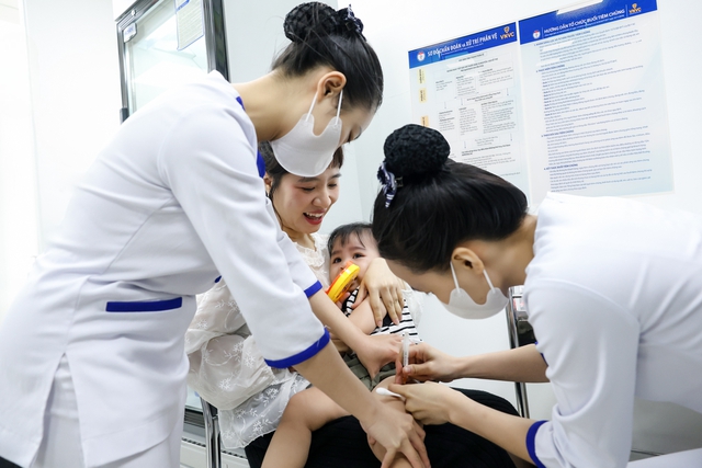 VNVC ra mắt vaccine não mô cầu thế hệ mới bảo vệ cả trẻ em và người cao tuổi- Ảnh 2.