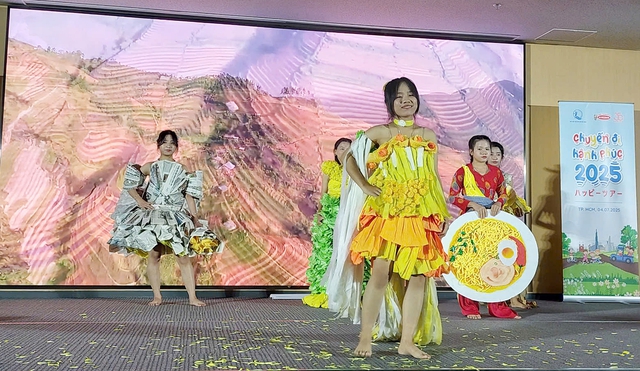 Xúc động 'Chuyến đi hạnh phúc' cho trẻ có hoàn cảnh đặc biệt- Ảnh 2. Xúc động 'Chuyến đi hạnh phúc' cho trẻ có hoàn cảnh đặc biệt- Ảnh 2.