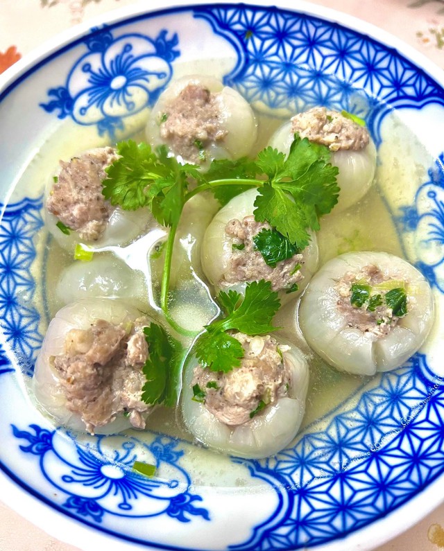 Vải nhồi thịt hấp gây bão mạng: Những ai ăn được món này?- Ảnh 2. Vải nhồi thịt hấp gây bão mạng: Những ai ăn được món này?- Ảnh 2.