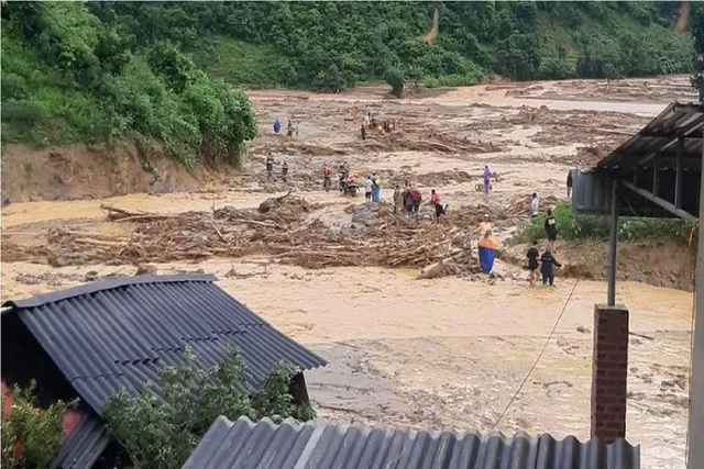 Bão số 2 giật cấp 11, Tuyên Quang, Lai Châu đề phòng lũ quét, sạt lở đất do mưa lớn- Ảnh 2. Bão số 2 giật cấp 11, Tuyên Quang, Lai Châu đề phòng lũ quét, sạt lở đất do mưa lớn- Ảnh 2.
