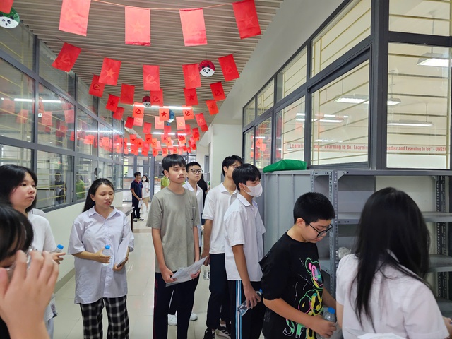 Những thí sinh trúng tuyển nhiều nguyện vọng nhất kỳ thi lớp 10 Hà Nội 2025- Ảnh 1. Những thí sinh trúng tuyển nhiều nguyện vọng nhất kỳ thi lớp 10 Hà Nội 2025- Ảnh 1.
