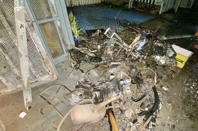 Chủ tịch UBND TPHCM chỉ đạo khắc phục vụ cháy làm 8 người tử vong tại cư xá Độc Lập- Ảnh 4. Chủ tịch UBND TPHCM chỉ đạo khắc phục vụ cháy làm 8 người tử vong tại cư xá Độc Lập- Ảnh 4.