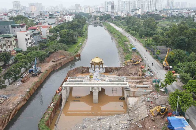 Hà Nội cải tạo, chỉnh trang hai bên sông Tô Lịch trước 30/8- Ảnh 1. Hà Nội cải tạo, chỉnh trang hai bên sông Tô Lịch trước 30/8- Ảnh 1.