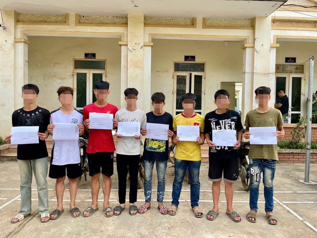 Lập nhóm trên Facebook, 8 trẻ vị thành niên rủ nhau mang hung khí đi đánh người - Ảnh 1. Lập nhóm trên Facebook, 8 trẻ vị thành niên rủ nhau mang hung khí đi đánh người - Ảnh 1.