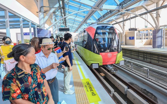 Hà Nội: Người dân sắp dùng vé liên thông giữa xe buýt và đường sắt đô thị- Ảnh 1. Hà Nội: Người dân sắp dùng vé liên thông giữa xe buýt và đường sắt đô thị- Ảnh 1.