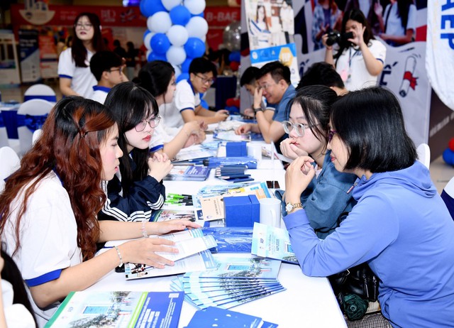 Hàng loạt đại học công bố điểm sàn xét tuyển 2025, thí sinh cần lưu ý gì?- Ảnh 1. Hàng loạt đại học công bố điểm sàn xét tuyển 2025, thí sinh cần lưu ý gì?- Ảnh 1.