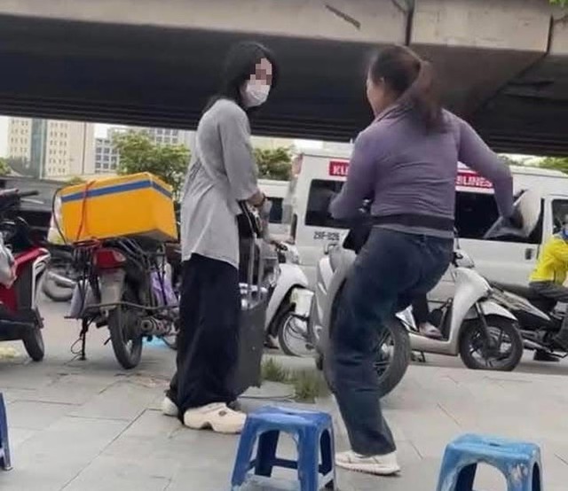 Phạt 2,5 triệu đồng người bán trà đá đuổi cô gái ở Bến xe Mỹ Đình- Ảnh 1. Phạt 2,5 triệu đồng người bán trà đá đuổi cô gái ở Bến xe Mỹ Đình- Ảnh 1.
