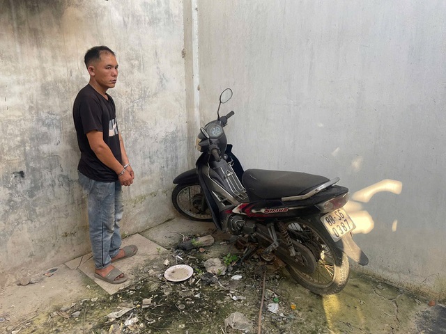 Bắt giữ gã đàn ông chuyên trộm cắp tiền công đức tại đình, chùa ở Phú Thọ- Ảnh 2.