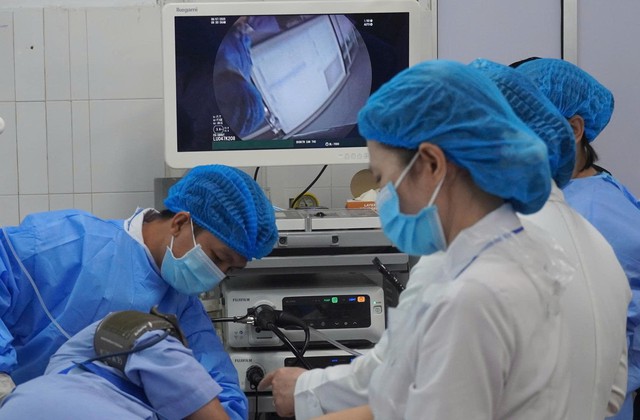 Lần đầu tiên Đồng bằng sông Cửu Long triển khai kỹ thuật nội soi siêu âm- Ảnh 1.